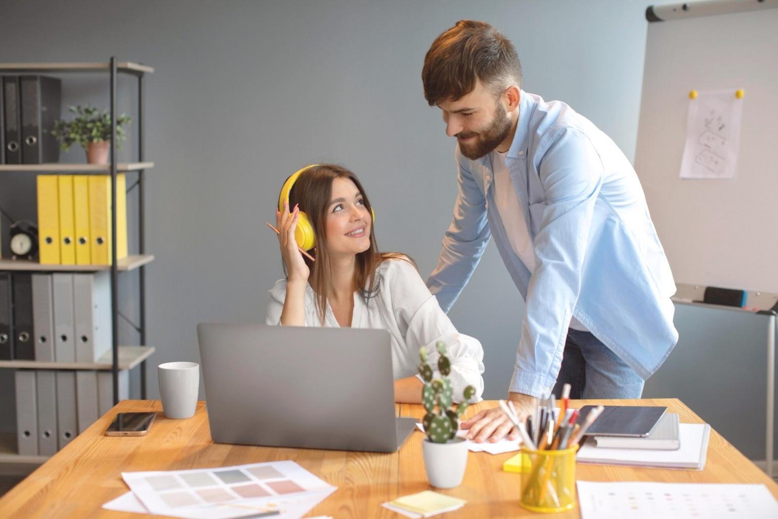 Consultation personnalisée entre un formateur et un étudiant pour définir son parcours d'apprentissage