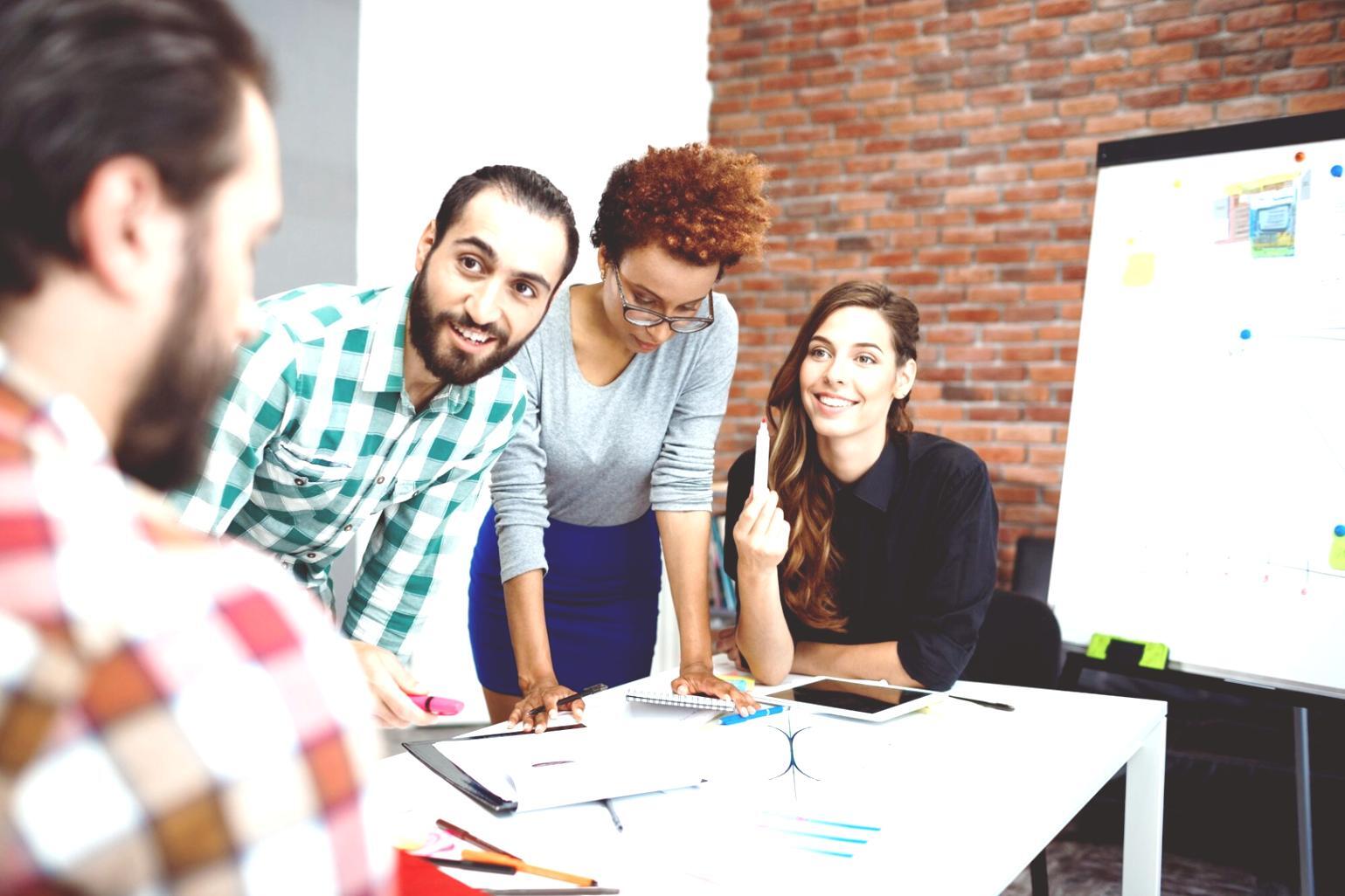 Session de formation interactive où les participants explorent différents instruments financiers